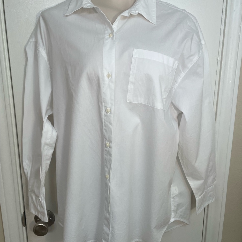 Old Navy Classic White Women’s Button-Up Shirt